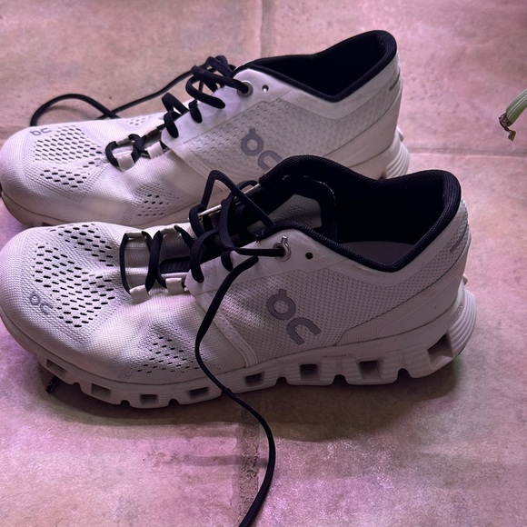 On Running Women's Athletic Shoes - White - Picture 3 of 6